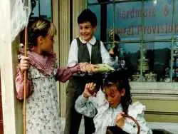 عکس؛ سفر در زمان؛ «فلیکس کینگ قصه های جزیره» در 44 سالگی؛ سال 1403