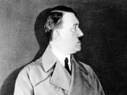 عکس؛ سفر در زمان؛ «هیتلر در حال خوش گذرانی و نقشه کشیدن در طبیعت»؛ سال 1311