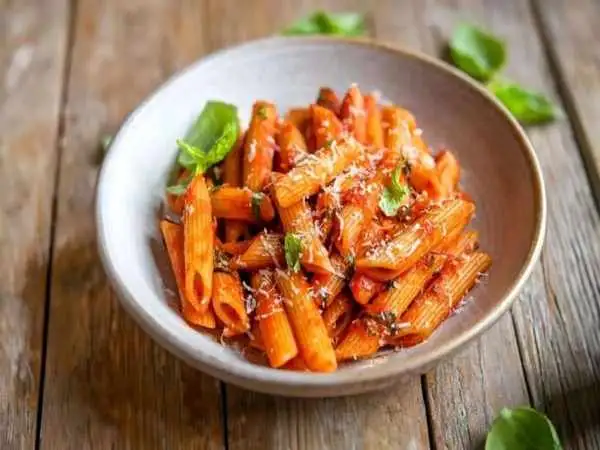 طرز تهیه پاستا گوجه ای بدون گوشت و مرغ؛ طعم جدید پاستا