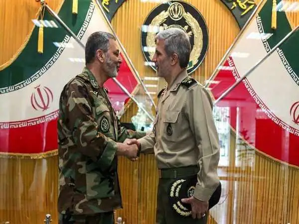 عکس؛ سفر به تاریخ؛ امیر موسوی و امیر حاتمی، دو فرماندۀ ارتش در کنار هم؛ سال 1396