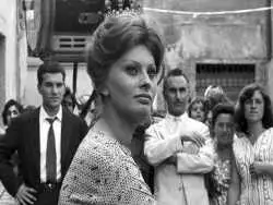 عکس؛ سفر در زمان؛ «سوفیا لورن در کنار بازیگر نقش حمزه در فیلم محمد رسول الله؛ سال 1338