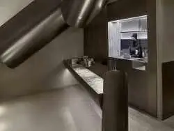 تصاویر؛ معماری یک کافه 60 متری با صفحات فولادی سقوط کرده 