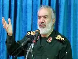 عکس؛ سفر به تاریخ؛ «سردار فدوی، جانشین فرمانده سپاه» در جبهه در کنار «شهید باکری»؛ دهۀ 60