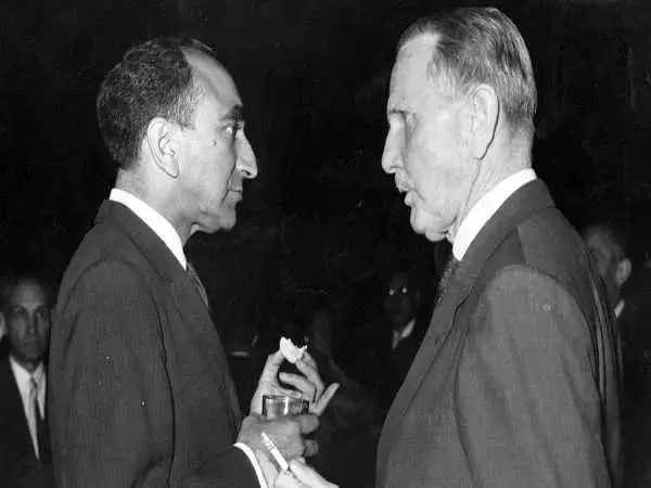 سفر در زمان؛ یادداشت های علم، شنبه 31 تیر 1351 تا یکشنبه 8 امرداد 1351