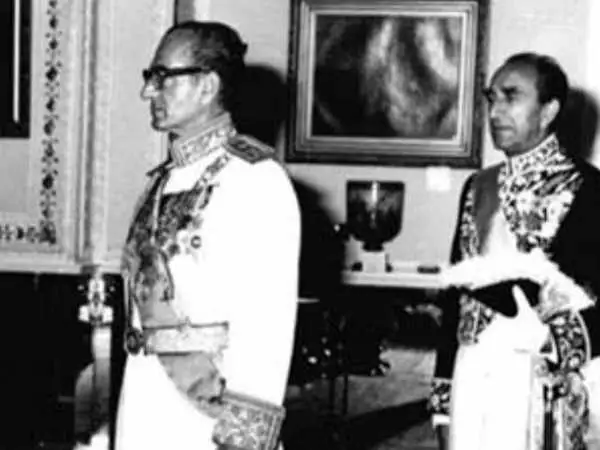 سفر در زمان؛ یادداشت های علم، یکشنبه 8 مرداد 1351 تا پنجشنبه 12 مرداد 1351