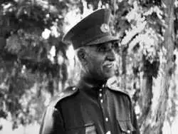 عکس سفر در زمان؛ دیدار «رضاخان با عرفان پژوه زن آلمانی»؛ سال 1304