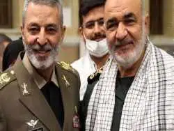 عکس؛ سفر به تاریخ؛ عکس یادگاری دو «سرلشکر» در روز دریافت «نشان فتح»؛ سال 1402