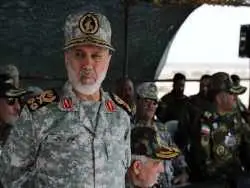 عکس؛ سفر در زمان؛ «سرلشکر رشید و محسن رضایی» در یک جلسه شبانه در کنار رهبر انقلاب؛ دهه 60