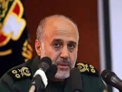 عکس؛ سفر به تاریخ؛ «سرلشکر رشید» با لباس شخصی در حال چای خوردن کنار جاده؛ دهه 60