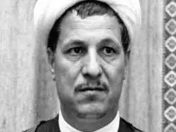 عکس؛ سفر به تاریخ؛ «رهبر انقلاب و هاشمی رفسنجانی» در حال نماز خواندن پشت سر امام؛ دهه 60