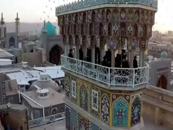عکس؛ سفر به تاریخ؛ ایوان نقاره خانه حرم امام رضا (ع) در دوران پهلوی؛ سال 1352