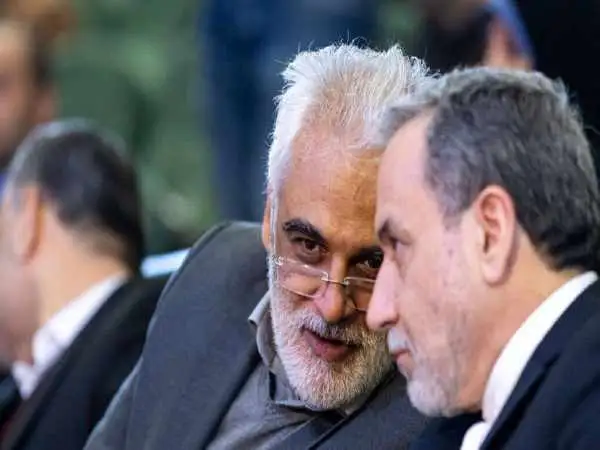 عکس؛ سفر در زمان؛ «دکتر طهرانچی، رئیس دانشگاه آزاد» در لباس سپاه؛ سال 98