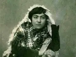 تصاویر؛ سفر به عصر قاجار؛ از «دختر ناصرالدین شاه و سگش» تا «دختر مظفرالدین شاه و ندیمه اش»