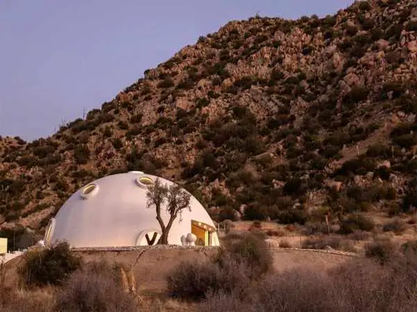 تصاویر؛ معماری «فرازمینی» یک ویلا در بیابان