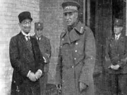 عکس؛ سفر در زمان؛ «محمدعلی فروغی در جوانی و در کنار پدرش»؛ دهه 1280