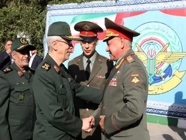 عکس؛ سفر در زمان؛ «سرلشکر باقری در کنار صادق آهنگران» در جبهه؛ دهه 60