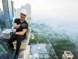 عکس؛ مالک آسمان خراش معروف 98 ساله؛ «می خواهم تاریخ را احیا کنم»