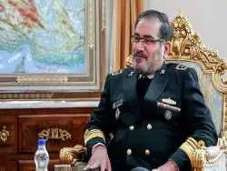 عکس؛ سفر در زمان؛ «امیر ستاری و علی شمخانی» بعد دریافت مدال افتخار؛ اواخر دهه 60