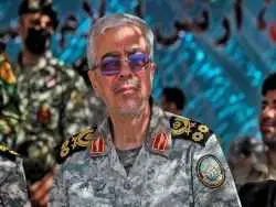 عکس؛ سفر در زمان؛ «سرلشکر باقری و رهبر انقلاب» در ستاد کل نیروهای مسلح؛ سال 78