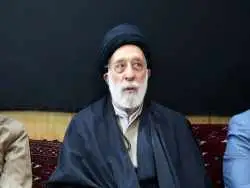 عکس؛ سفر به تاریخ؛ گفتگوی «رهبر انقلاب» با برادر کوچکترشان «سید هادی خامنه ای» در یک مراسم