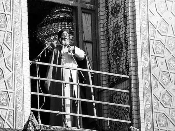 تصاویر؛ سفر در زمان؛ «رهبر انقلاب در کنار ضریح امام رضا(ع)»؛ دهه 60