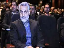 عکس؛ سفر در زمان؛ «رحیم صفوی در حال خندیدن با سردار سلیمانی» در یک مراسم؛ سال 98