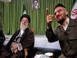 عکس؛ سفر در زمان؛ «فرج الله سلحشور و رهبر انقلاب» در حال قدم زدن در بیت رهبری؛ سال 94