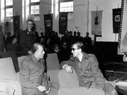 عکس؛ سفر در زمان؛ «زاهدی و علم در کنار شاه در مراسم اعطای اسناد مالکیت»؛ دهه 30