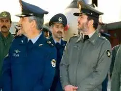 عکس؛ سفر در زمان؛ «سرلشکر فیروزآبادی و منصور ستاری» در یک بازدید نظامی؛ اوایل دهه 70