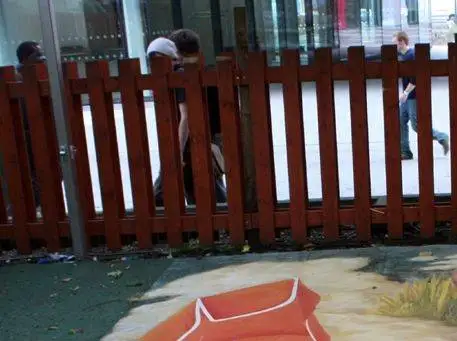 عکس؛ هنر خیابانی؛ خلاقیت هنرمندی که در خیابان یک «ساحل خیالی» خلق کرده است