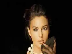 عکس؛ سفر در زمان؛ «مونیکا بلوچی 60 ساله در کنار نامزدش تیم برتون»؛ خرداد 1404