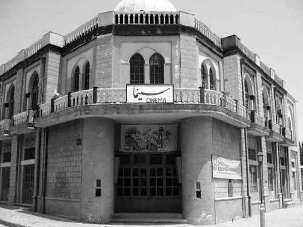 سفر در زمان؛ نخستین سالن سینما در ایران در چه سالی و توسط چه کسی افتتاح شد؟