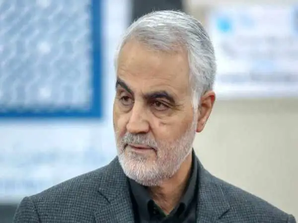 عکس؛ سفر در زمان؛ «سردار سلیمانی در خردسالی و سوار بر سه چرخه»؛ دهه 30