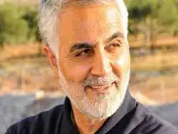 عکس؛ سفر در زمان؛ «سردار سلیمانی» در کنار 8 همرزم دیگرش در جبهه؛ دهه 60