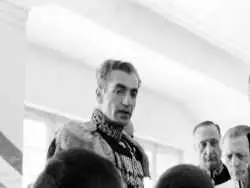 تصاویر؛ سفر در زمان؛ «محمدرضا پهلوی» در دفتر کارش؛ 2 فروردین 1337