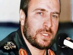 عکس؛ سفر در زمان؛ «قالیباف در دوران جنگ در کنار همسر و فرزندش؛ دهه 60