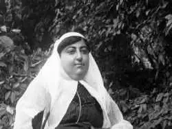 تصاویر؛ سفر به عصر قاجار؛ از «بساط آبگوشت ناصرالدین شاه» تا «گربۀ مادر احمدشاه»