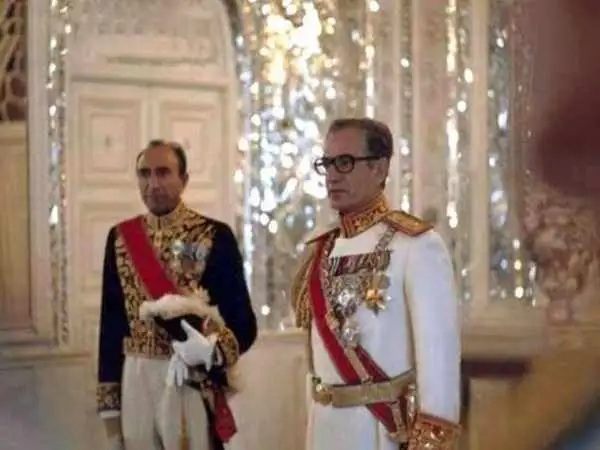 سفر در زمان؛ یادداشت های علم، چهارشنبه 29 شهریور 1351: شاه گفت برو بخواب، چون حیف است بمیری؛ لازمت دارم