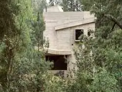 تصاویر؛ این خانه مورد پسند هر کسی نیست اما بسیار زیبا معماری شده است