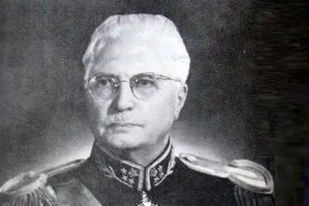 عکس؛ سفر به تاریخ؛ «امان الله جهانبانی، اولین فرمانده ارتش مدرن ایران» در کودکی در کنار پدرش؛ 120 سال قبل