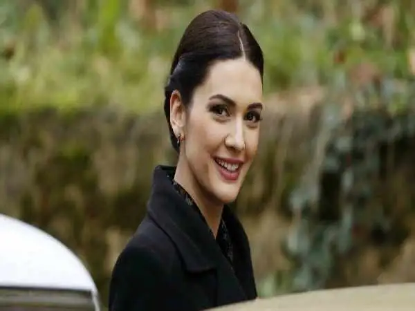 تصاویر؛ عکس های  شخصی، زندگی خصوصی و بیوگرافی برگوزار کورل 