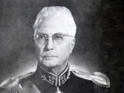 عکس؛ سفر به تاریخ؛ «امان الله جهانبانی، اولین فرمانده ارتش مدرن ایران» در کودکی در کنار پدرش؛ 120 سال قبل