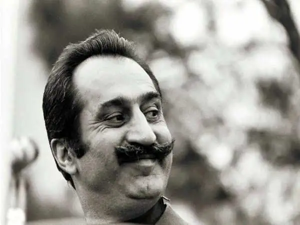 عکس؛ سفر در زمان؛ بدرقه داریوش فروهر به سمت جبهه