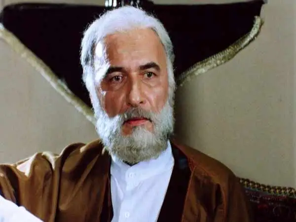 عکس؛ سفر در زمان؛ «میرزا حسن» سریال در چشم باد در 58 سالگی در لندن؛ سال 1382