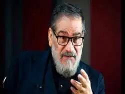 عکس؛ سفر به تاریخ؛ «دریابان شمخانی» در مراسم تشییع «گل آقا»؛ سال 1383