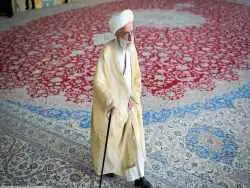 عکس؛ سفر در زمان؛ «آیت الله جنتی» در حال گفتگو با رجایی و هاشمی رفسنجانی؛ سال 59