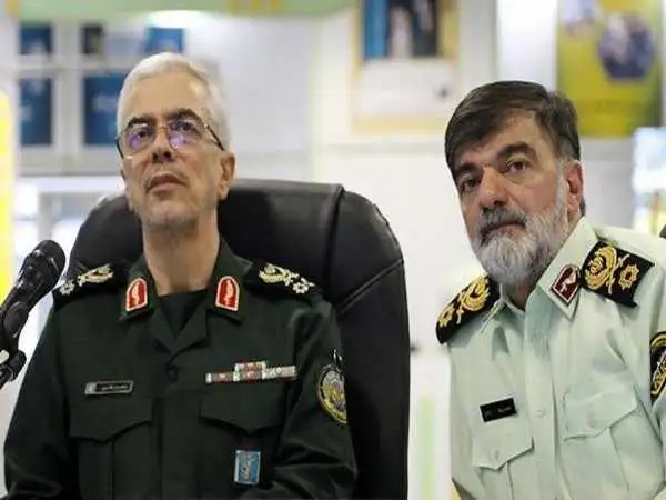 عکس؛ سفر در زمان؛ «مادر شهیدان حسن باقری و سرلشکر محمد باقری» در سال 93