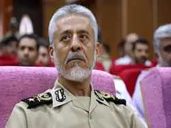 عکس؛ سفر در زمان؛ «دریادار سیاری در کنار دو رزمنده روی عرشه کشتی»؛ دهه 60