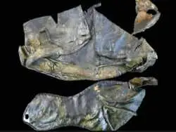 عکس؛ جزئیات کشف 40 جفت کفش کودکانۀ 700 ساله