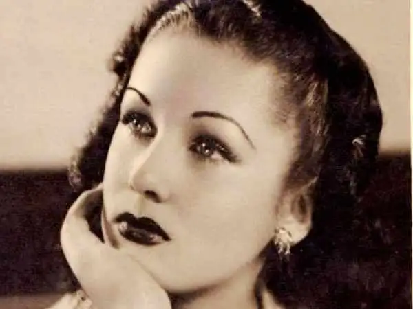 عکس؛ سفر در زمان؛ «شاه و همسر مصری اش در حال قدم زدن در تهران»؛ سال 1318